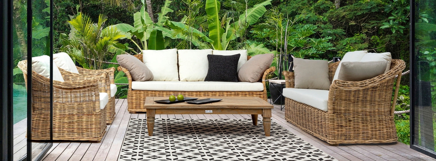 Rattan kerti ülőgarnitúra.