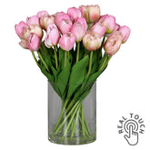 Mű tulipán csokor, henger formájú üvegvázában.