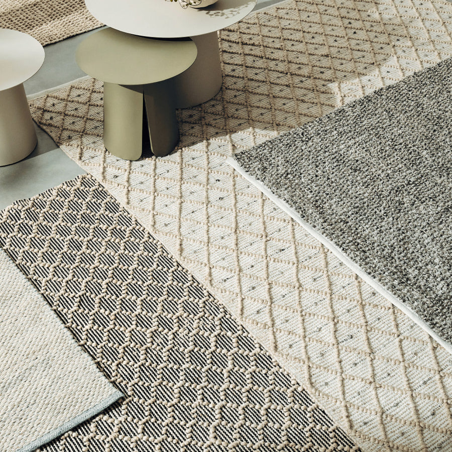CHANDER outdoor rug in natural white with geometric pattern and textured surface 160x230 cm