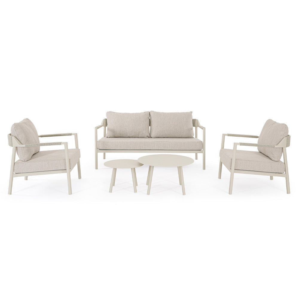 Kortárs, bézs alumíniumból készült, kerti ülőgarnitúra homokszínű ülő- és hátpárnákkal.