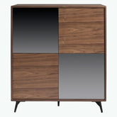 Kortárs stílusú, diófa furnérral borított, dizájn komódszekrény tükrös ajtókkal.