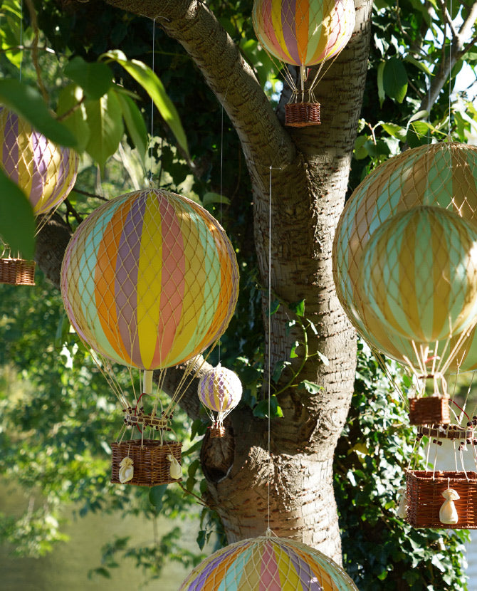 Vintage stílusú, függeszthető, pasztell szivárványszínű dekorációs hőlégballon