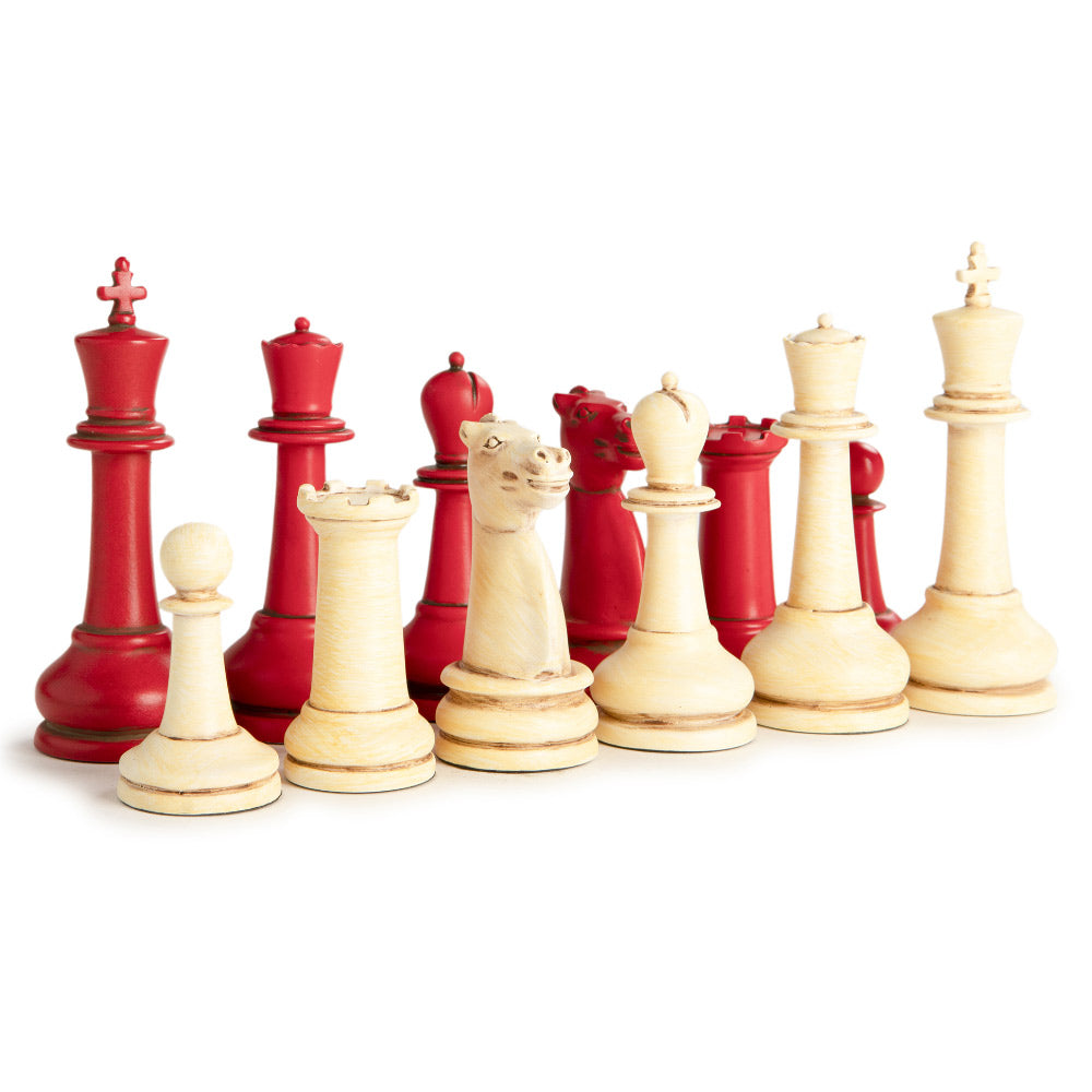 32 darabos, vintage stílusú, műanyagból készült, vörös és elefántcsontszínű, Staunton sakkfigura készlet replika.