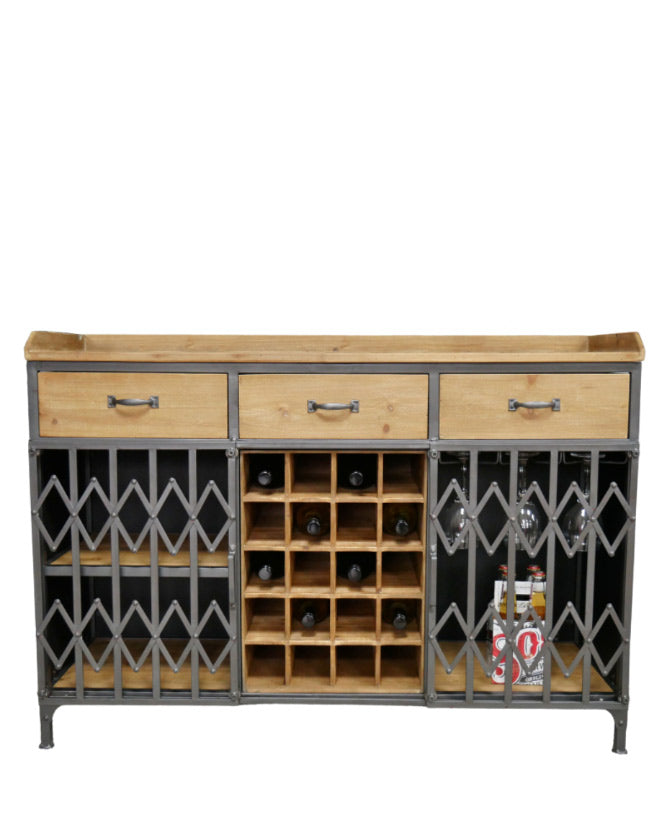 Loft stílusú, jegyenyefenyőbőll és fémből készült bortartó szekrény