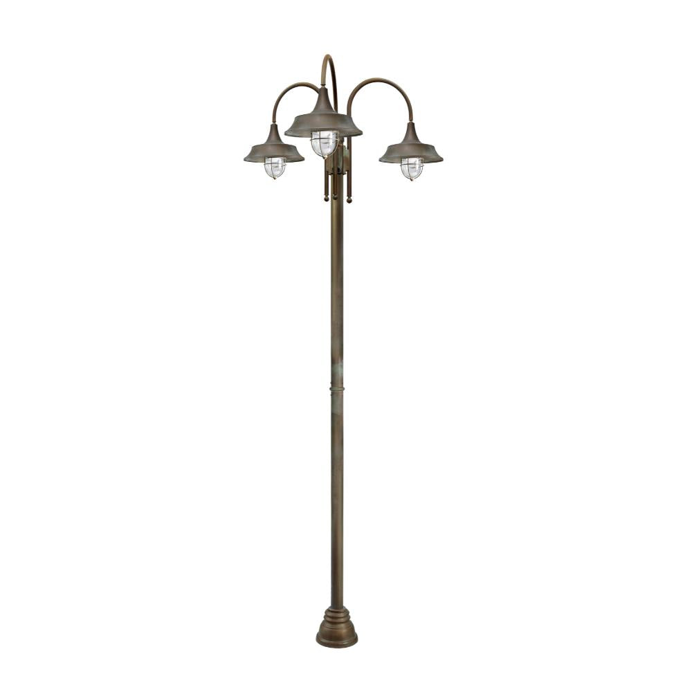Atelier vintage három lámpás réz kültéri kandeláber 270 cm magas kivitelben, ívelt lámpakarokkal