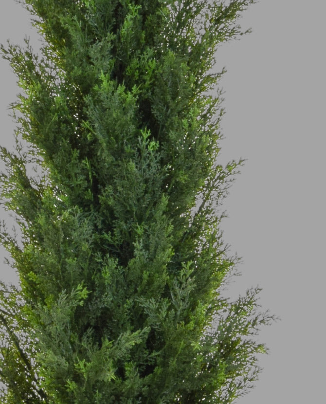 Élethű megjelenésű, UV-álló kialakítású, 210 cm magas, zöld színű cédrusfenyő műnövény