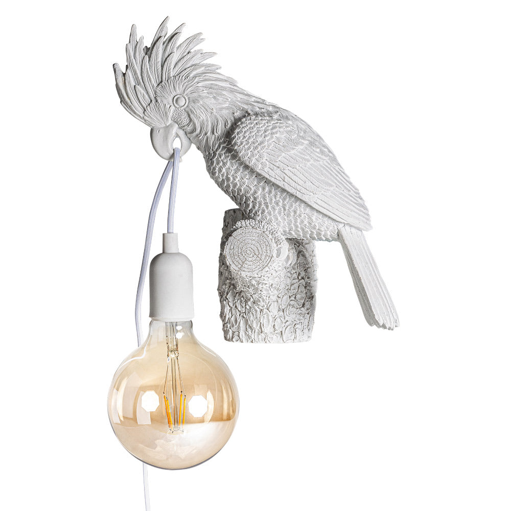 Fehér színű kakadufigurával díszített, 32 cm magas, trópusi stílusú fali lámpa