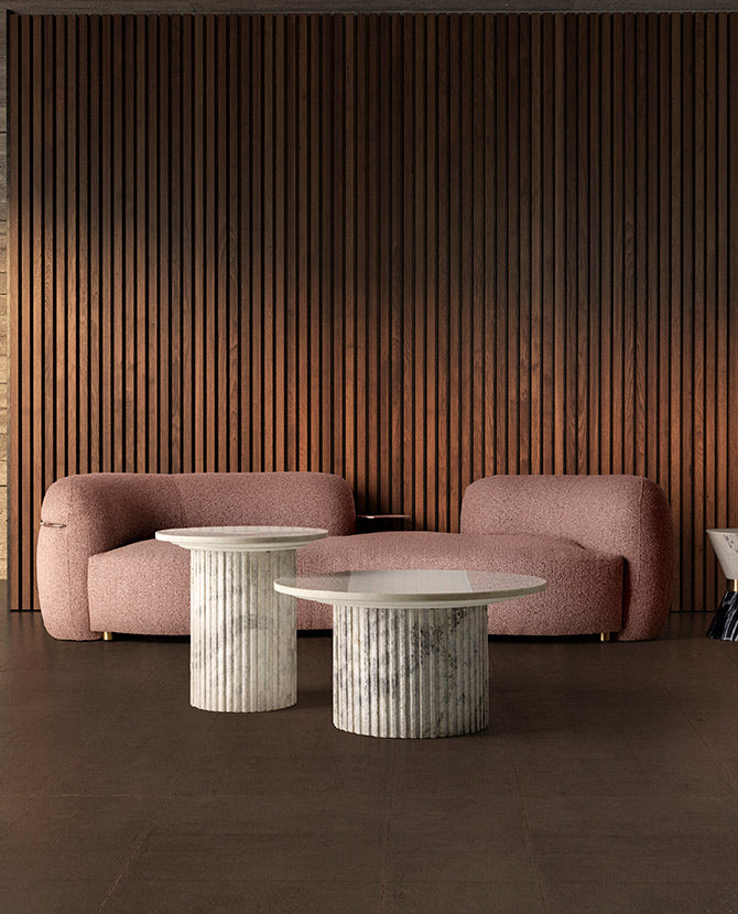Art deco stílusú, rózsaszín színű, buklé hatású szövettel kárpitozott kanapé