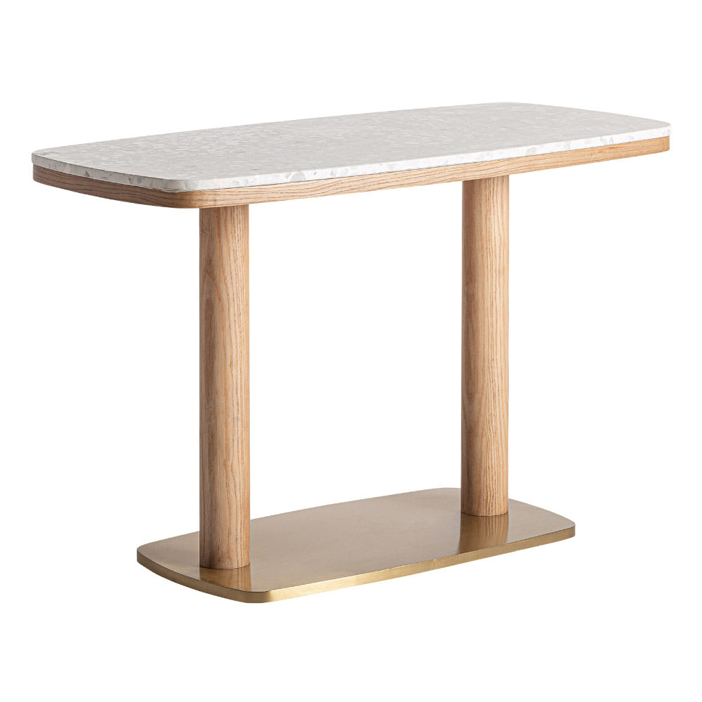 Modern bisztróasztal terrazzo lappal – perspektivikus nézet, natúr tölgyfa és aranyszínű acél kombinációja