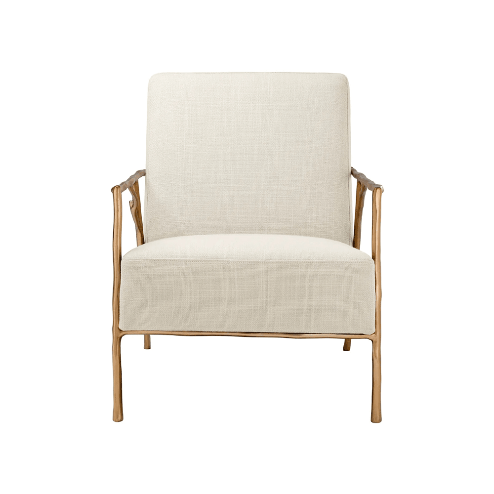 Bézs kárpitozott Eichholtz fotel szemből, arany színű vázzal.