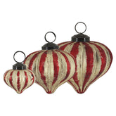 Antique 3 db-os meggy-pezsgő üveg karácsonyfadísz szett három méretben, hagymaformával és fekete fémkupakokkal.