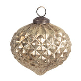 Aranyszínű, csepp alakú, üveg karácsonyfadísz.