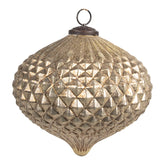 Aranyszínű, csepp alakú, üveg karácsonyfadísz.