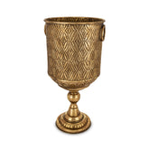Antique Metals antik aranyszínű fém kaspó klasszikus talapzattal és geometrikus dombormintázattal, 58,5 cm magas dekoratív beltéri edény.