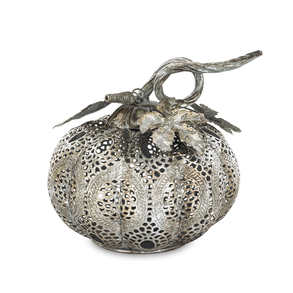 Antique Metals ezüstszínű fém töklámpás 19 cm fehér háttéren