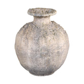 Antik krémszínű váza rusztikus felülettel, fehér háttér előtt