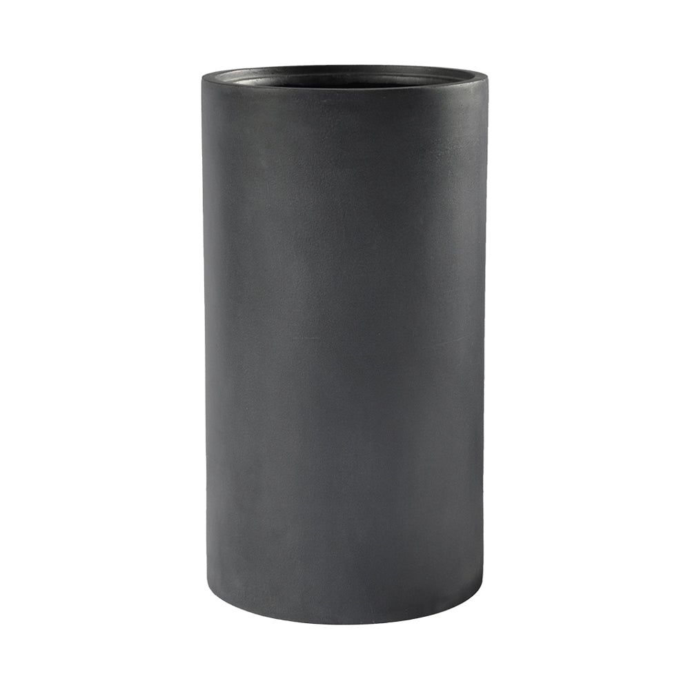 Sötétszürke henger alakú BAQ Basic kaspó kompozit anyagból, matt felülettel, letisztult formában.