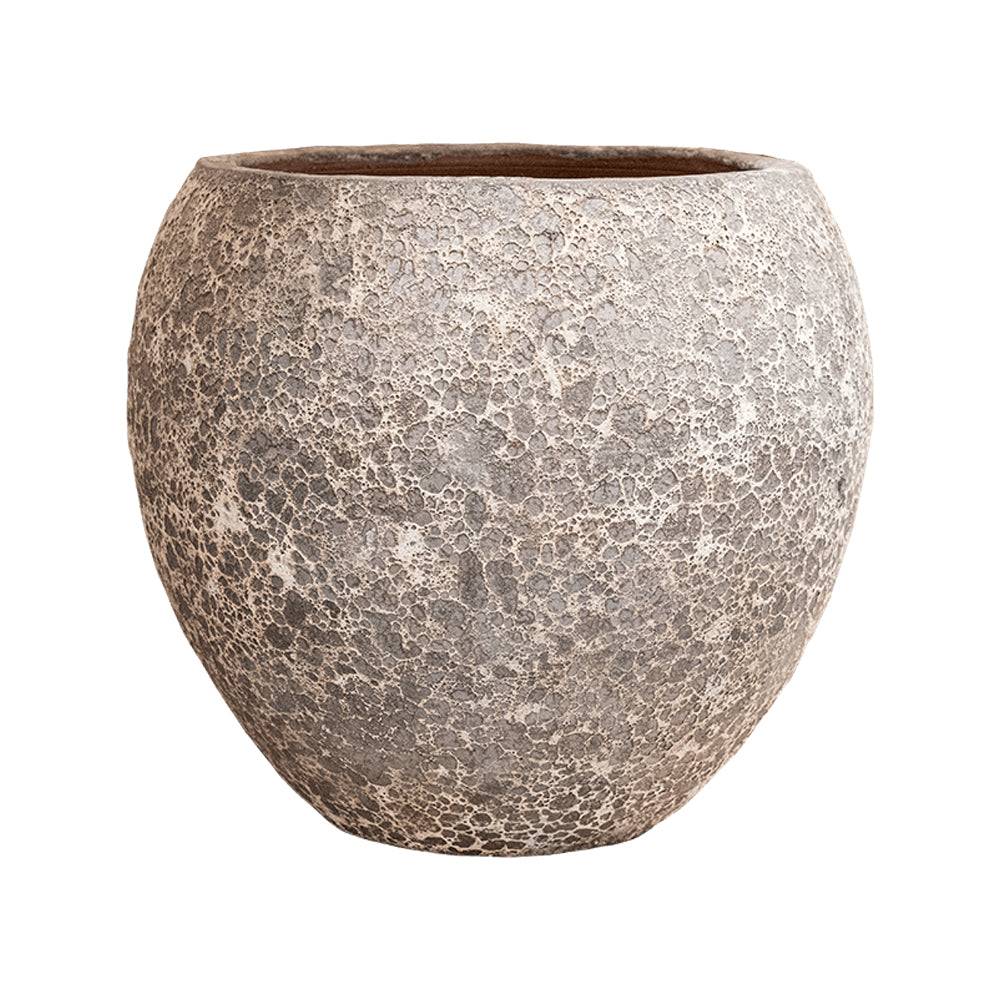 Nagy méretű, rozsdás árnyalatú kézzel készített kaspó a BAQ Lava kollekcióból