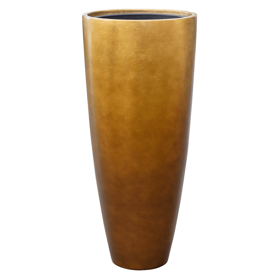Elegáns, 90 cm magas BAQ kaspó méz árnyalatban, letisztult stúdiófotón.
