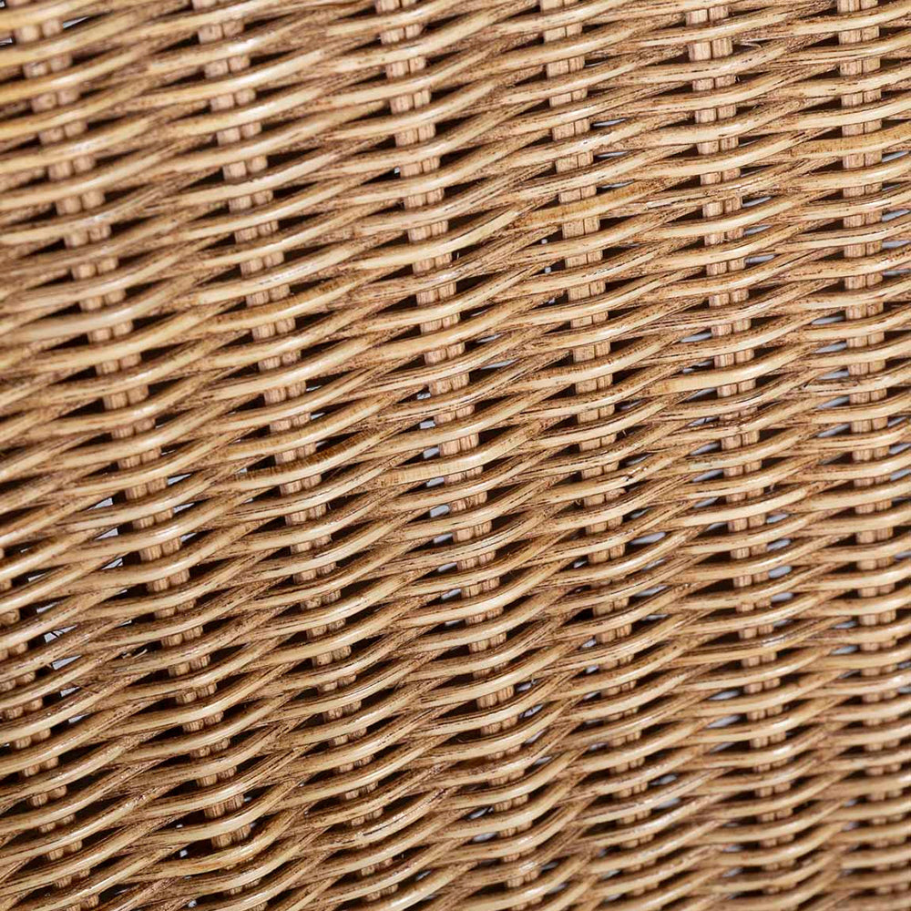 Mahagónifából és természetes növényi rattanból készült kézműves karosszék..