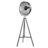 Háromlábú, ezüstszínű design állólámpa.