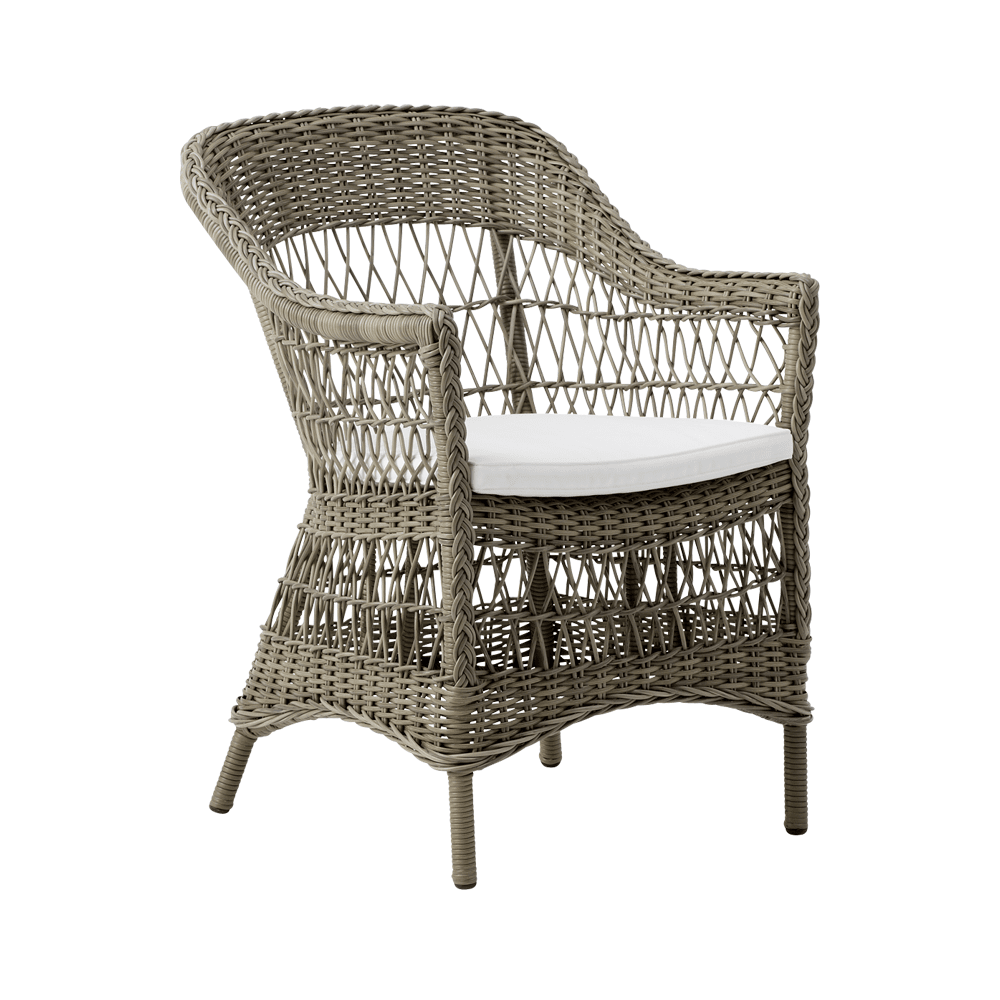 Antikszürke színű, műrattan kerti karosszék.