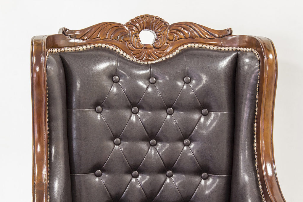 Chippendale stílusú, tömör mahagónifából készült, fekete műbőr kárpitozású, kézműves füles fotel.