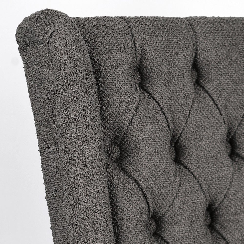 Szürke színű szövettel kárpitozott tölgyfa étkezőszék. Szürke színű szövettel kárpitozott tölgyfa étkezőszék.