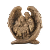 Natúr karácsonyi betlehem a Dost kollekcióból, angyalszárnyak ölelésében a Szent Család, 20 cm magas műgyanta figura.