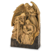 Natúr, faragott fa hatású karácsonyi betlehem a Dost kollekcióból, 48 cm magas, Szent Család és angyal szobor.