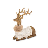 DOST natúr pihenő karácsonyi szarvas figura krémszínű kötött pulóverben, bézs gallérral.