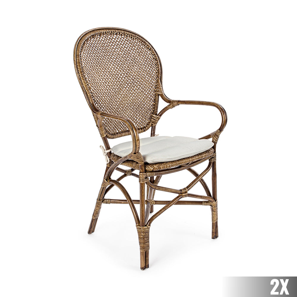 Mézbarna rattan szék karfával és világos ülőpárnával, 2 db-os kiszerelésben.