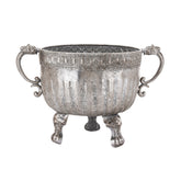 Ezüstszínű, dombormintával díszített, lábakon álló fém kaspótál.