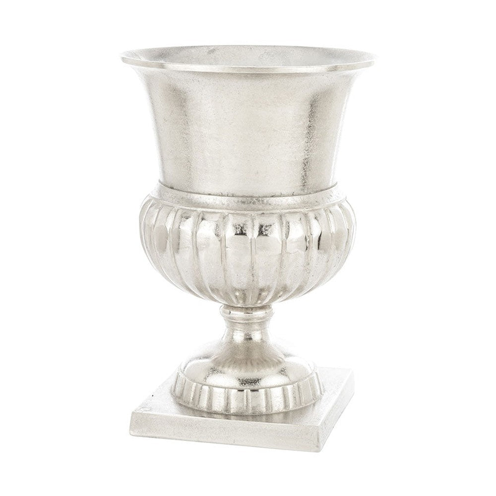 alumíniumból készült, ezüstszínű váza