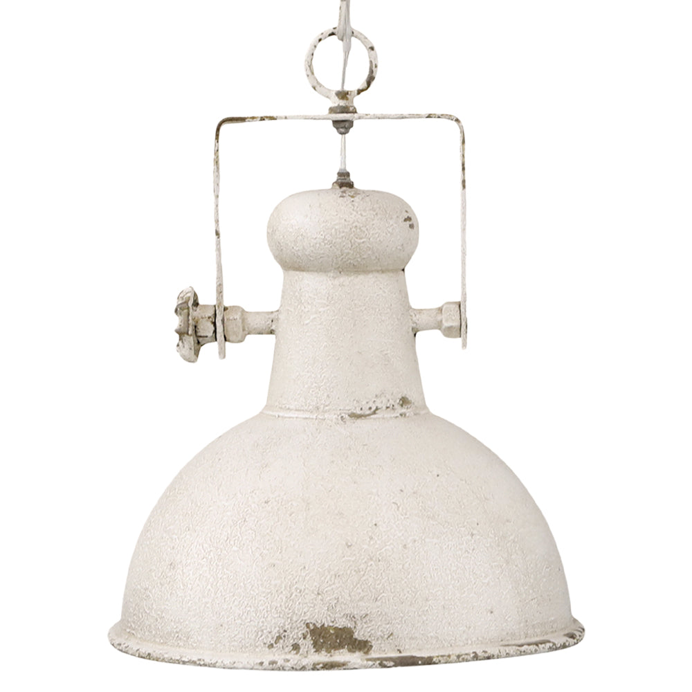 Antikolt felületű, krémszínű, fém anyagú függeszték lámpa.