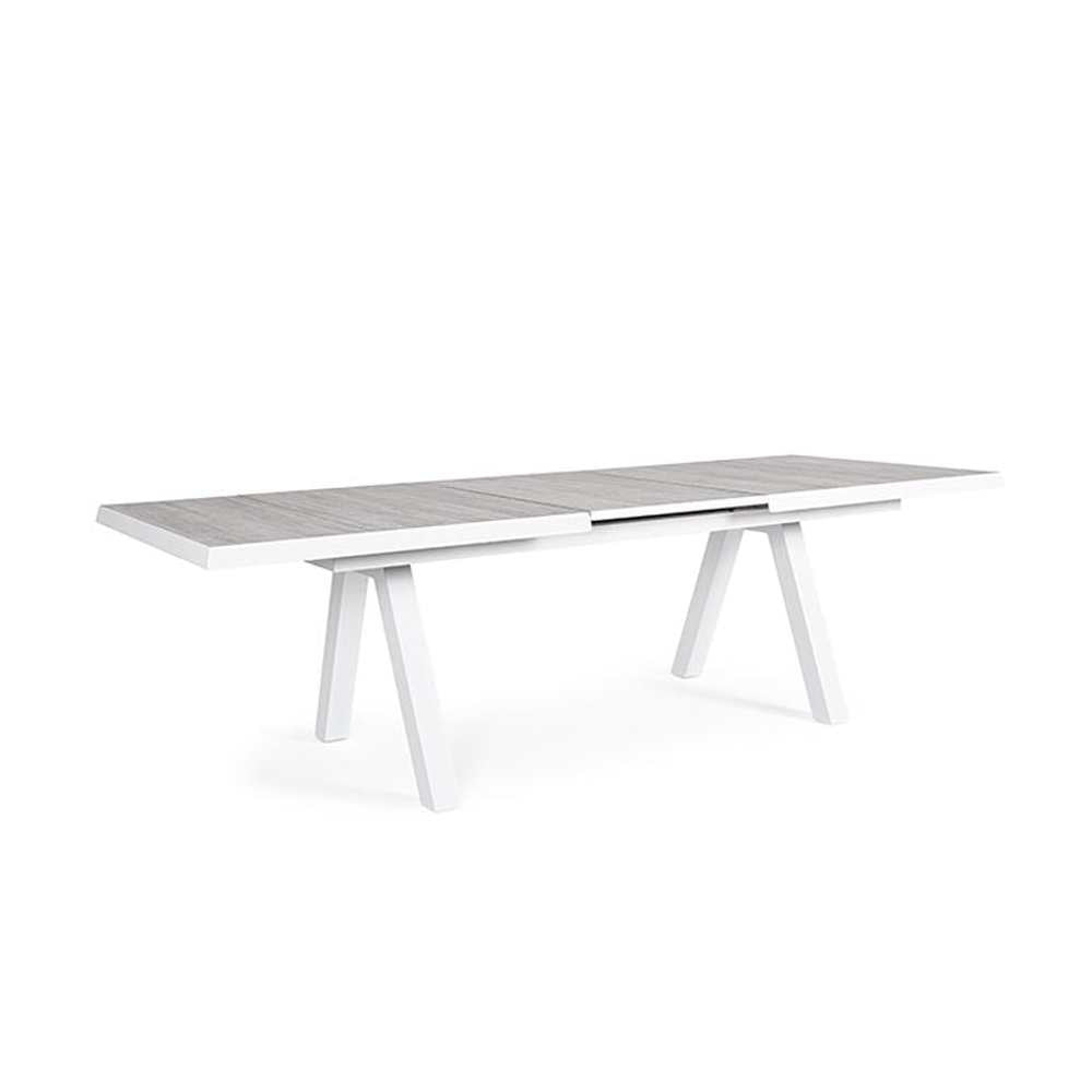 Krém színű kortárs kerti étkezőasztal.