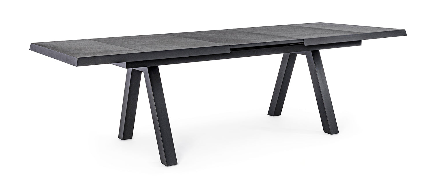 Fekete színű modern kerti asztal.