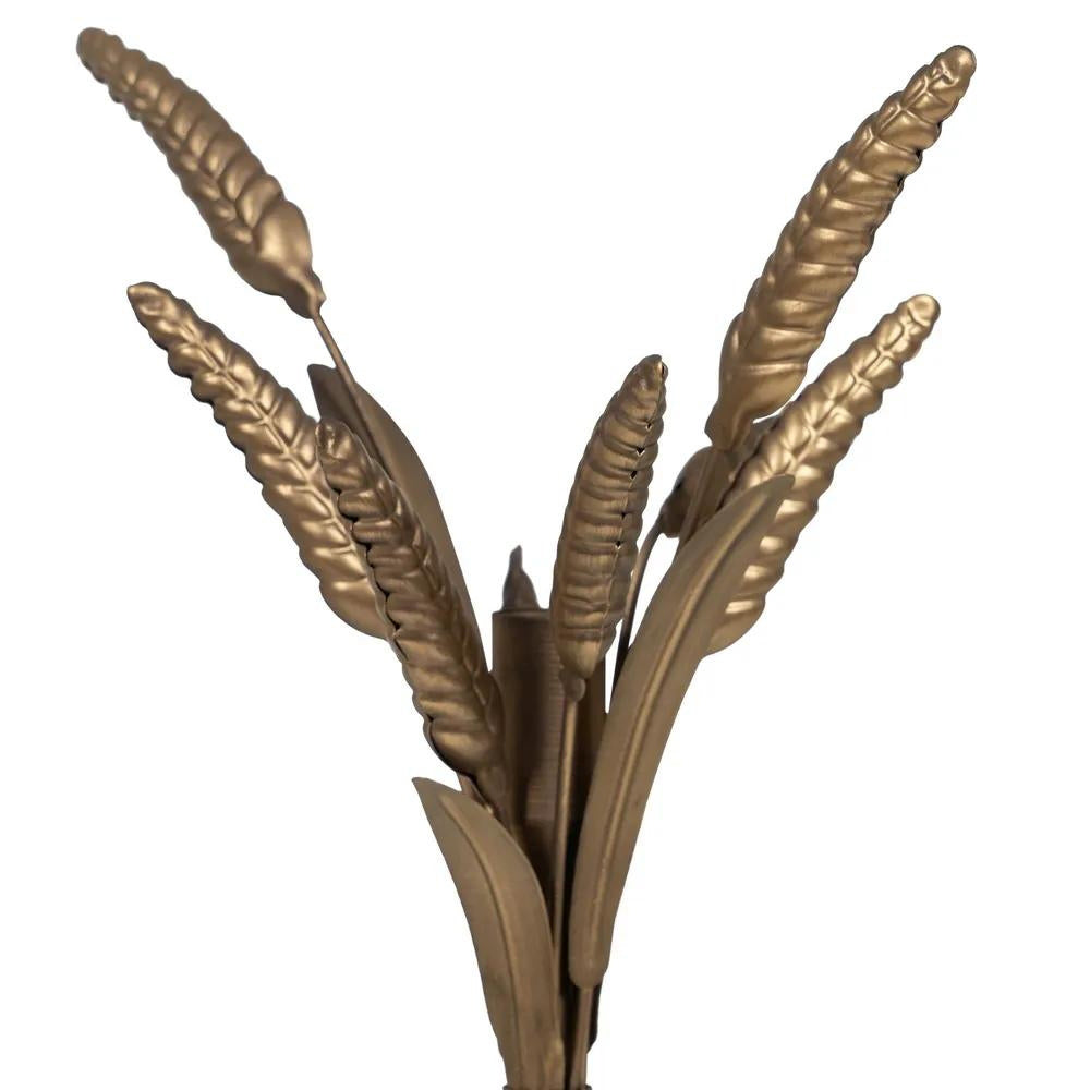 Növényi formát mintázó, antik aranyszínű fém gyertyatartó.