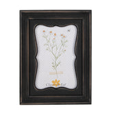 Sötétbarna színű fából készült, asztali-fali fényképtartó képkeret.