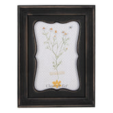 Sötétbarna színű fából készült, asztali-fali fényképtartó képkeret.