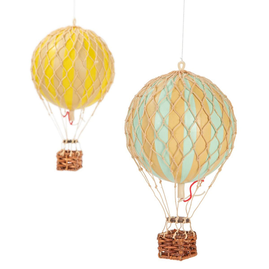 Mozgatható vintage hőlégballon modell szett.