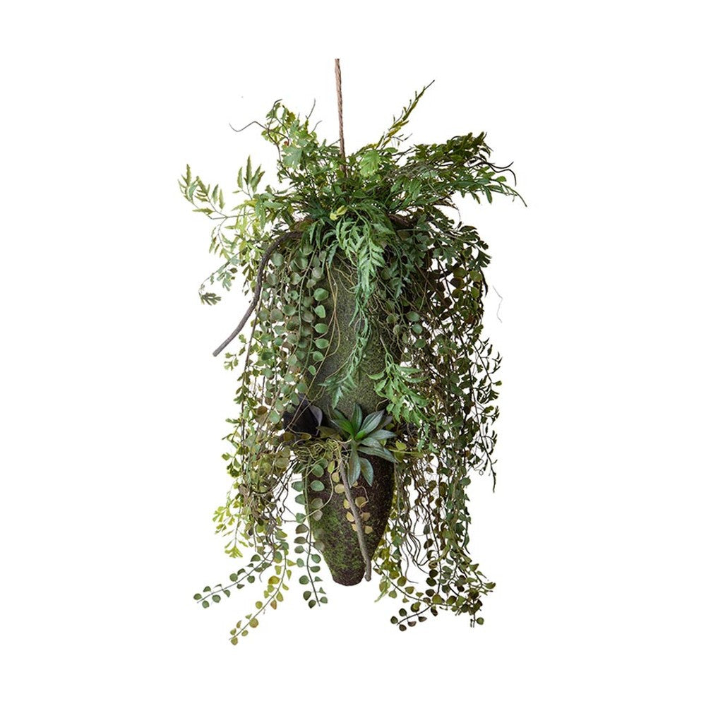 Különböző fajtájú, zöld műnövényekből készült, függeszthető dekoráció.