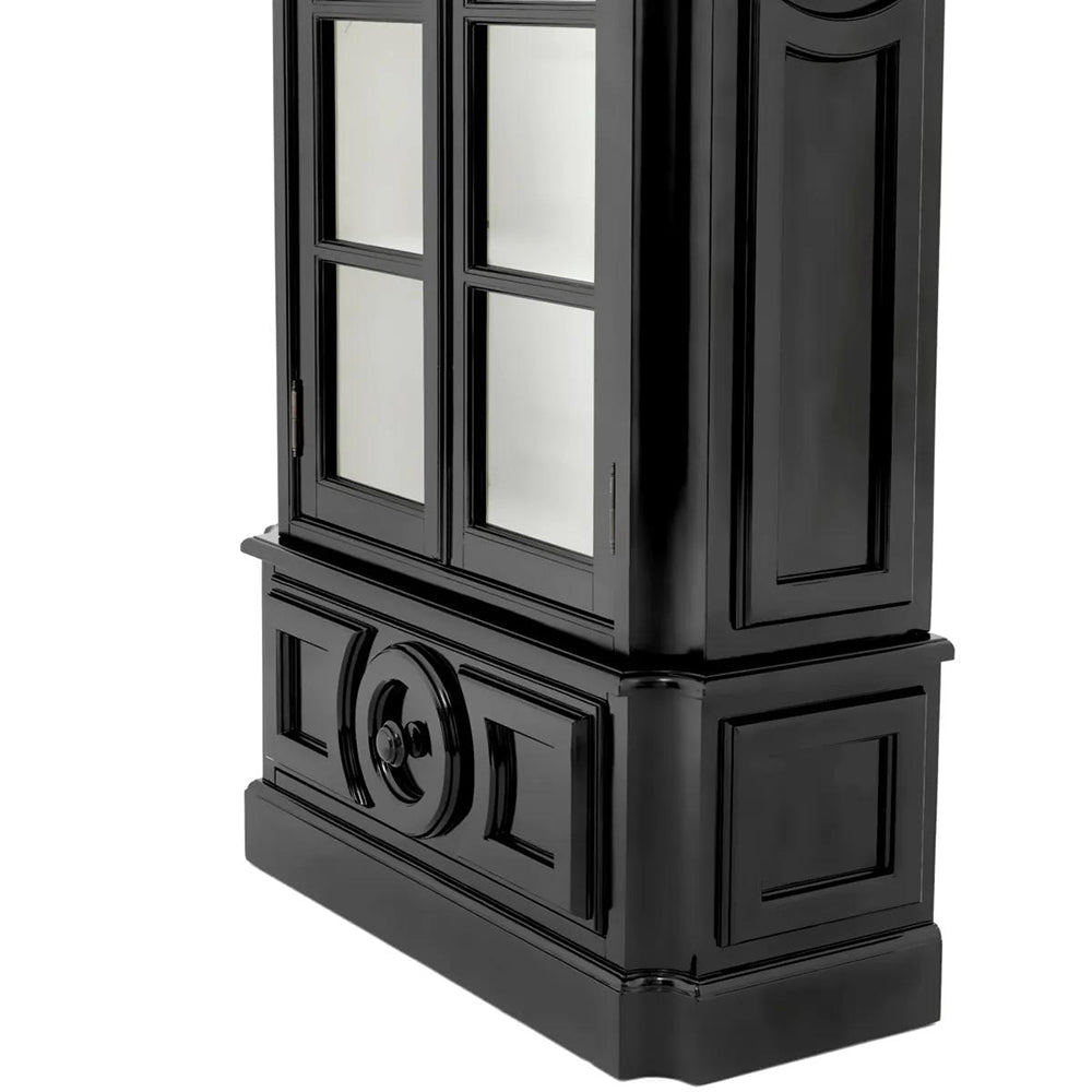 Fekete színű, 2 ajtós és 1 fiókos kialakítású, formatervezett vitrines design szekrény.