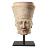 Homokkőből faragott, Hatsepszut büszt.