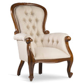 Koloniál stílusú HERITAGE mahagónifa fotel bézs szövettel kárpitozva, elölnézet.