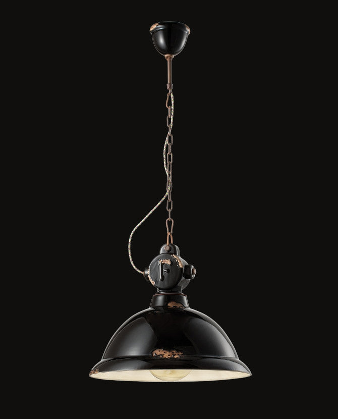 Vintage fekete színű, ipari függeszték lámpa.