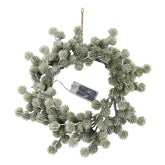 Melegfehér fényű LED-el felszerelt, mű cédrus fenyő koszorú.