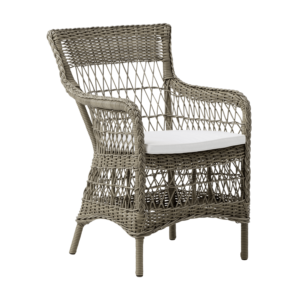 Antikszürke színű, műrattan kerti karosszék.