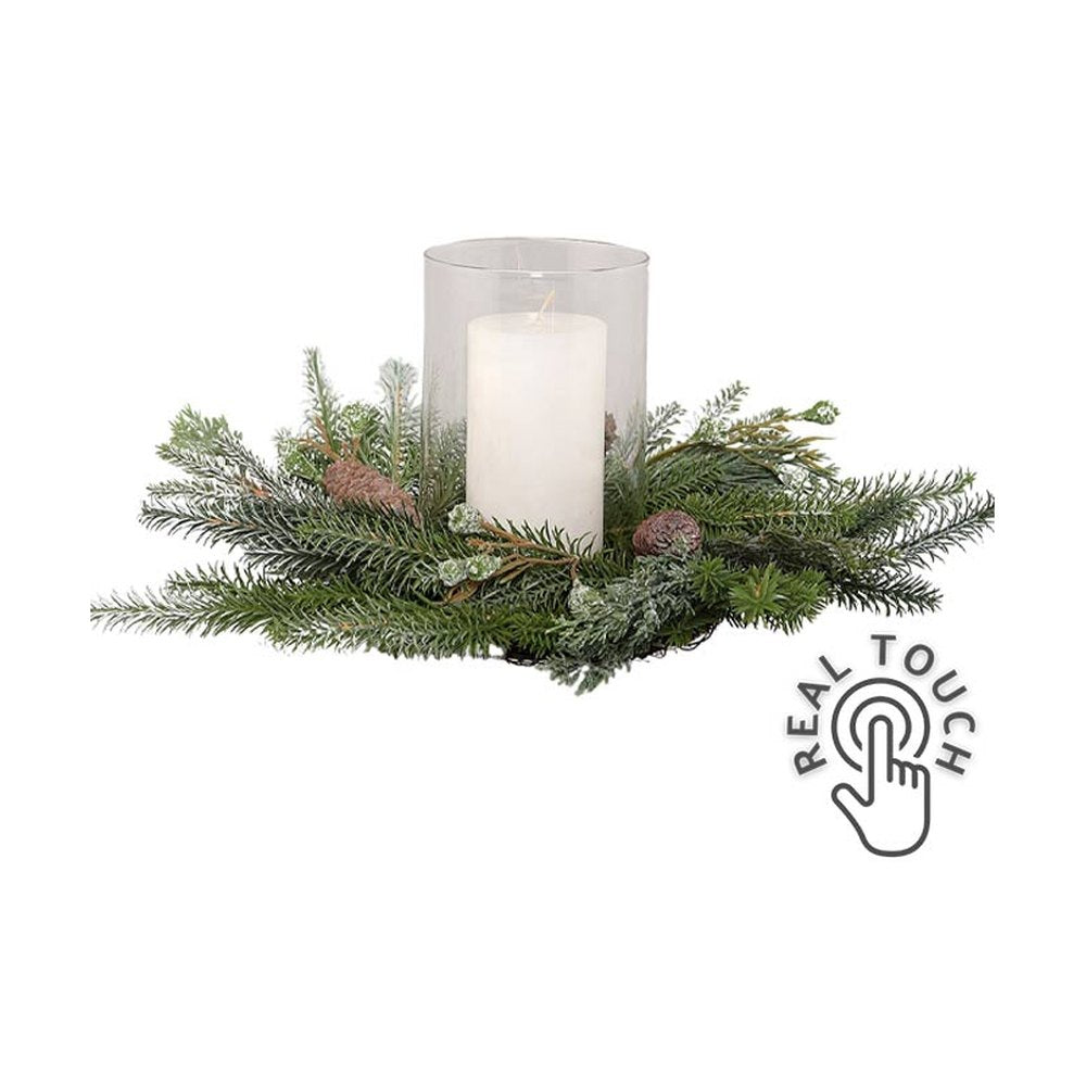 Mű fenyőkoszorú gyertyatartóval.