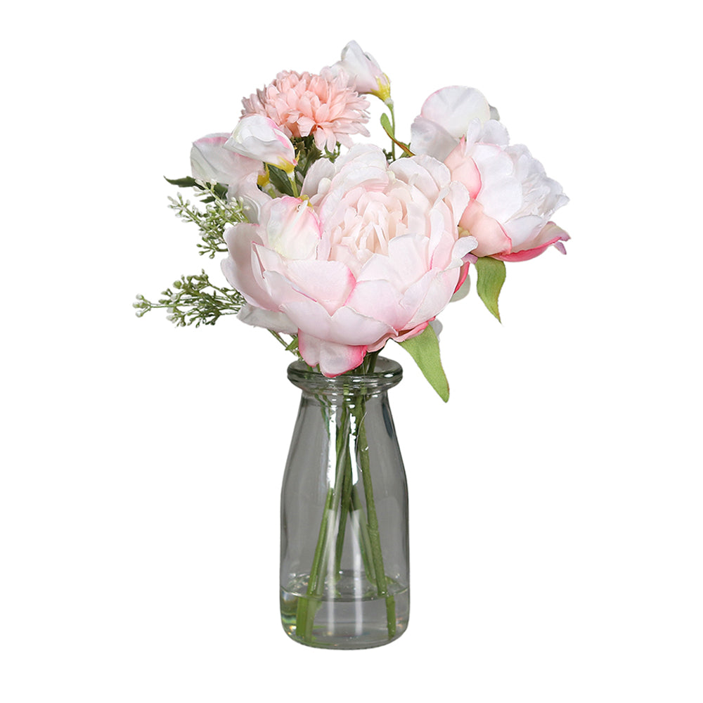 Rózsaszín színű, vegyes művirágokból készült virágcsokor, áttetsző üvegvázában..